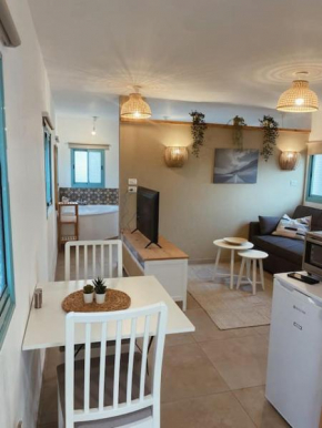 heart of the golan heights cabin -בקתה במטע